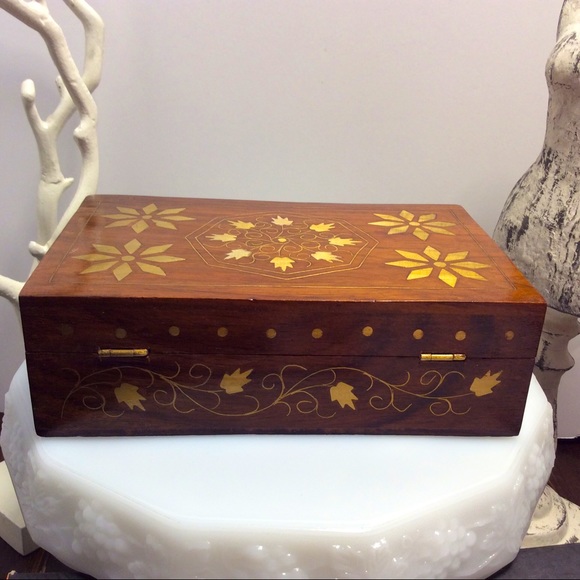 Wood with brass inlay box - Picture 4 of 8